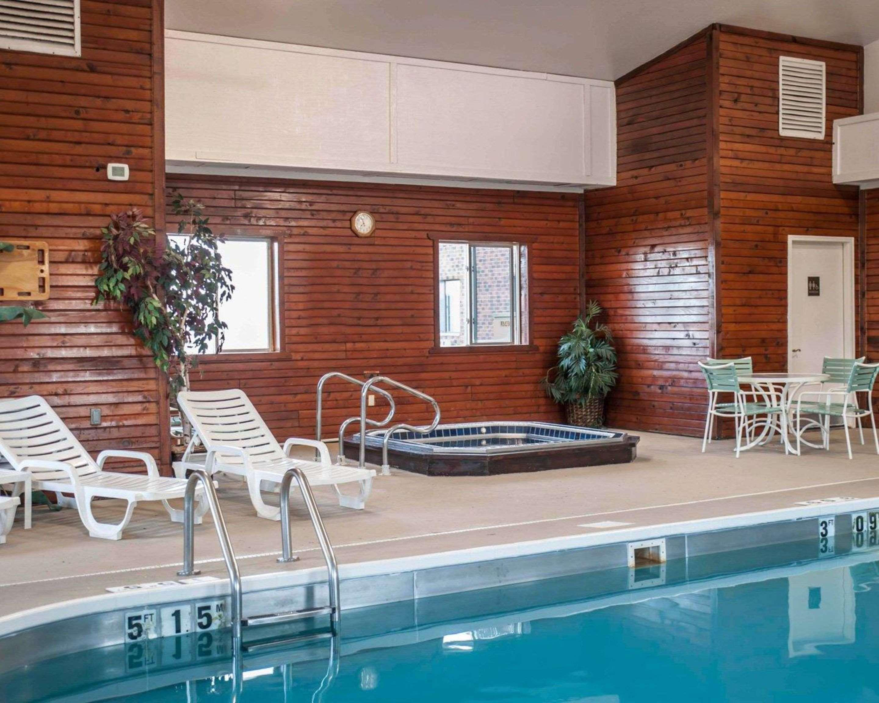 Quality Inn & Suites Boonville - Columbia Εξωτερικό φωτογραφία