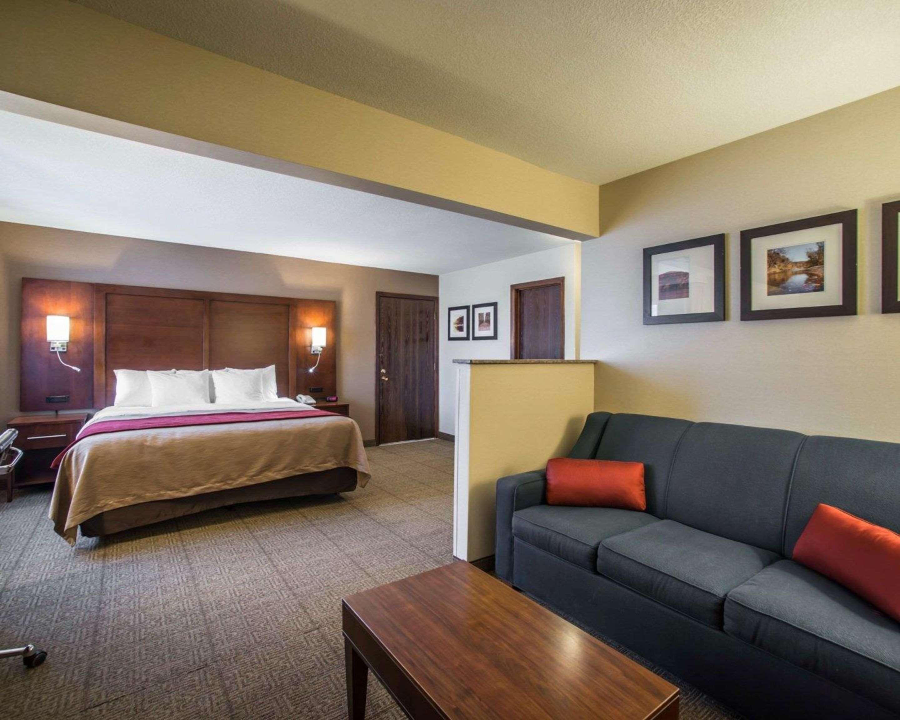 Quality Inn & Suites Boonville - Columbia Εξωτερικό φωτογραφία