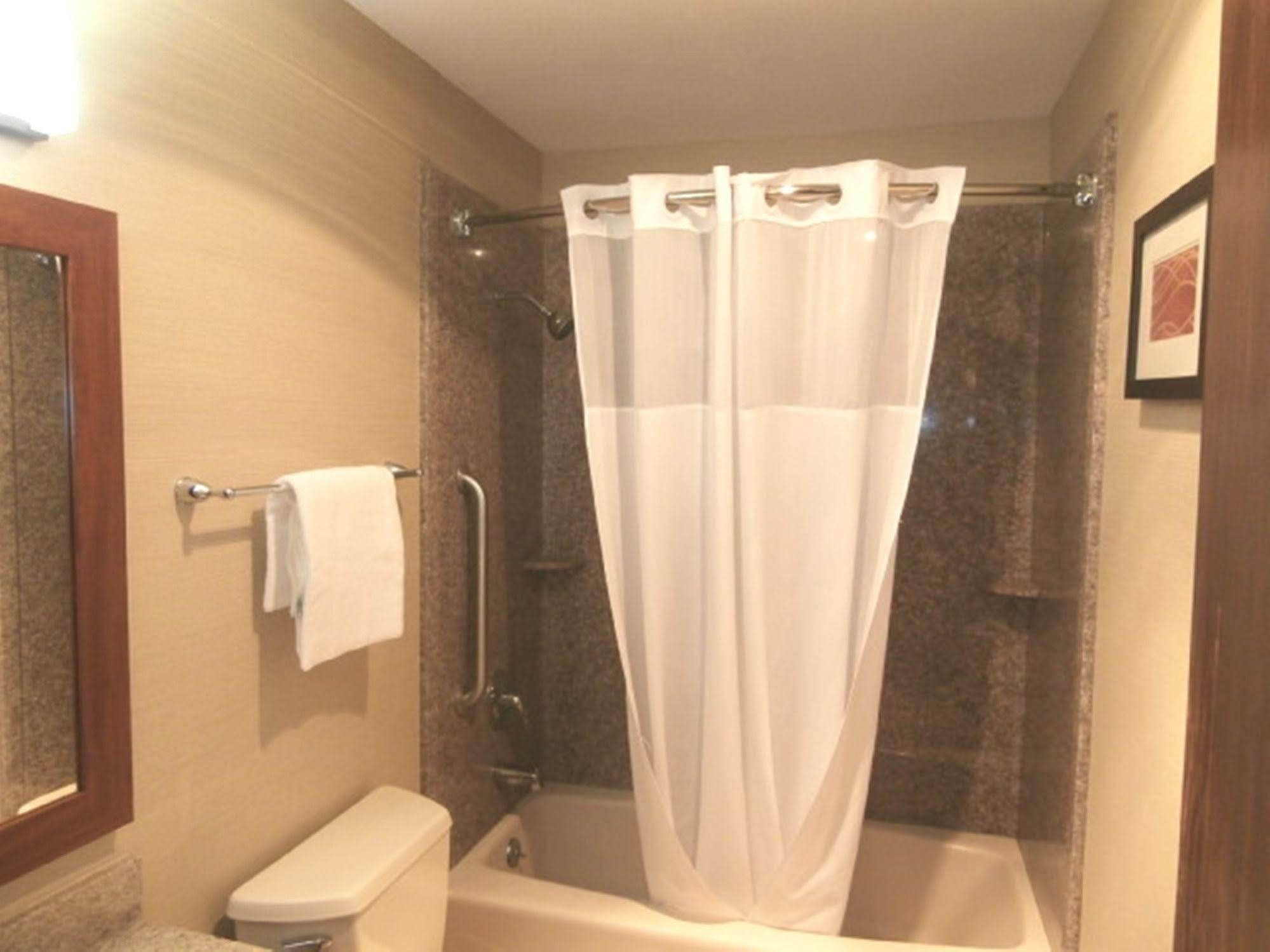 Quality Inn & Suites Boonville - Columbia Εξωτερικό φωτογραφία